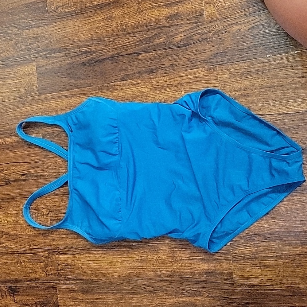 Nike woman bathsuit size xl